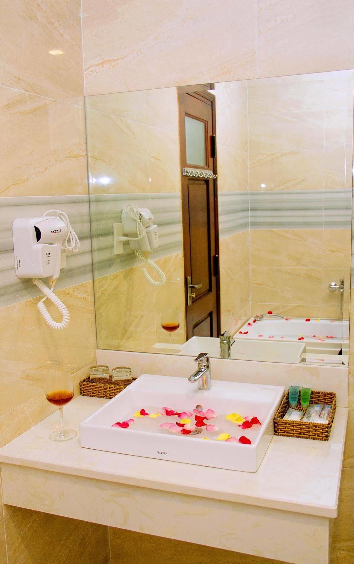 Sky Nha Trang Hotel Exterior foto